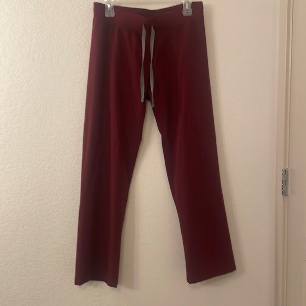 FIGS Basic Scrub Pants-size small; maroon